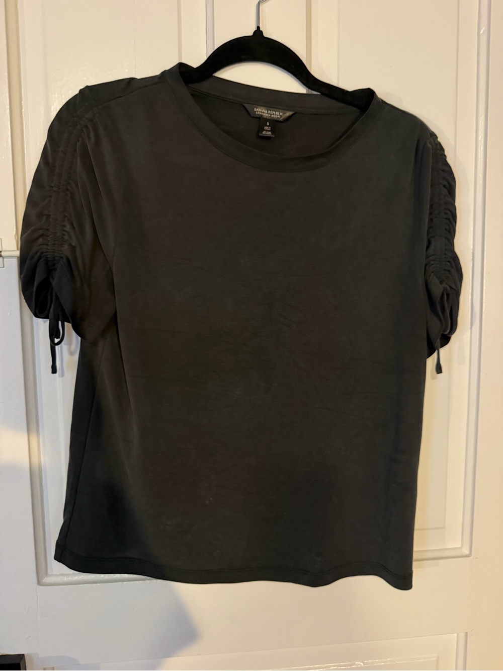Banana Republic Black Short-Sleeve Ruched Tie Sleeve Tee